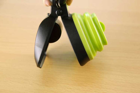 Foldable Pooper Scooper with Decomposable Bags